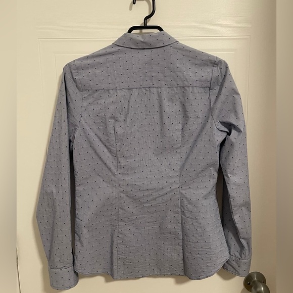 5/20$ Reitmans women’s Blue Button-Up Shirt size XS - Picture 2 of 4